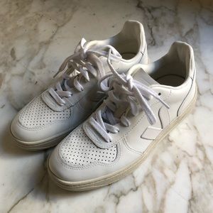 NWOT Veja V10 all white women’s sneakers